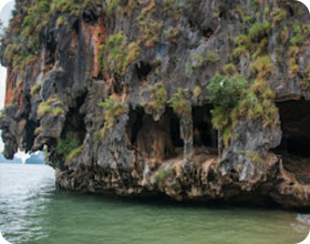 James Bond and Koh Khai – Two Worlds in One Speedboat